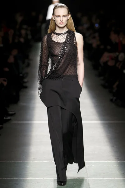 Look 46